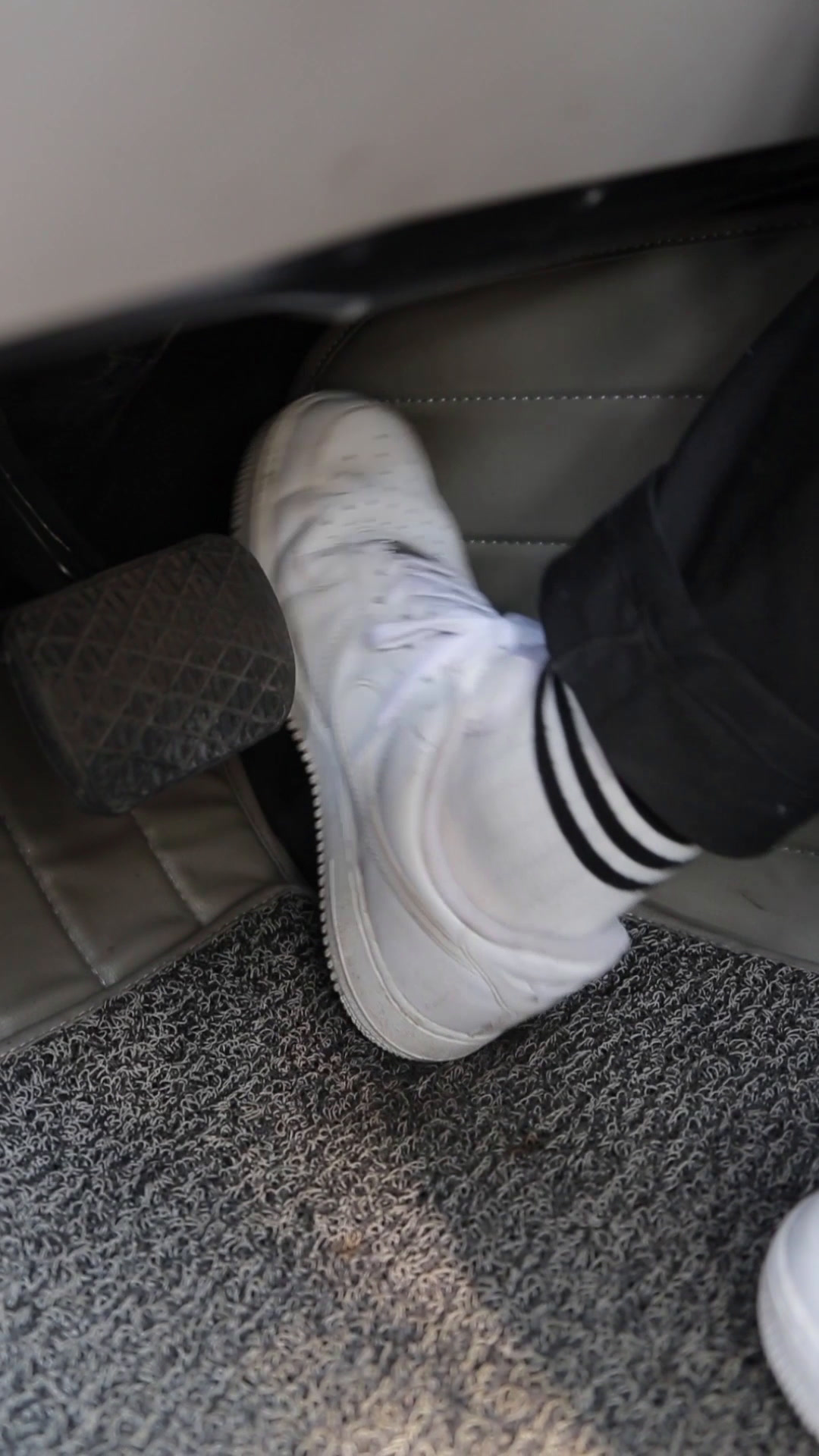 轰油门能清理车子的积碳?