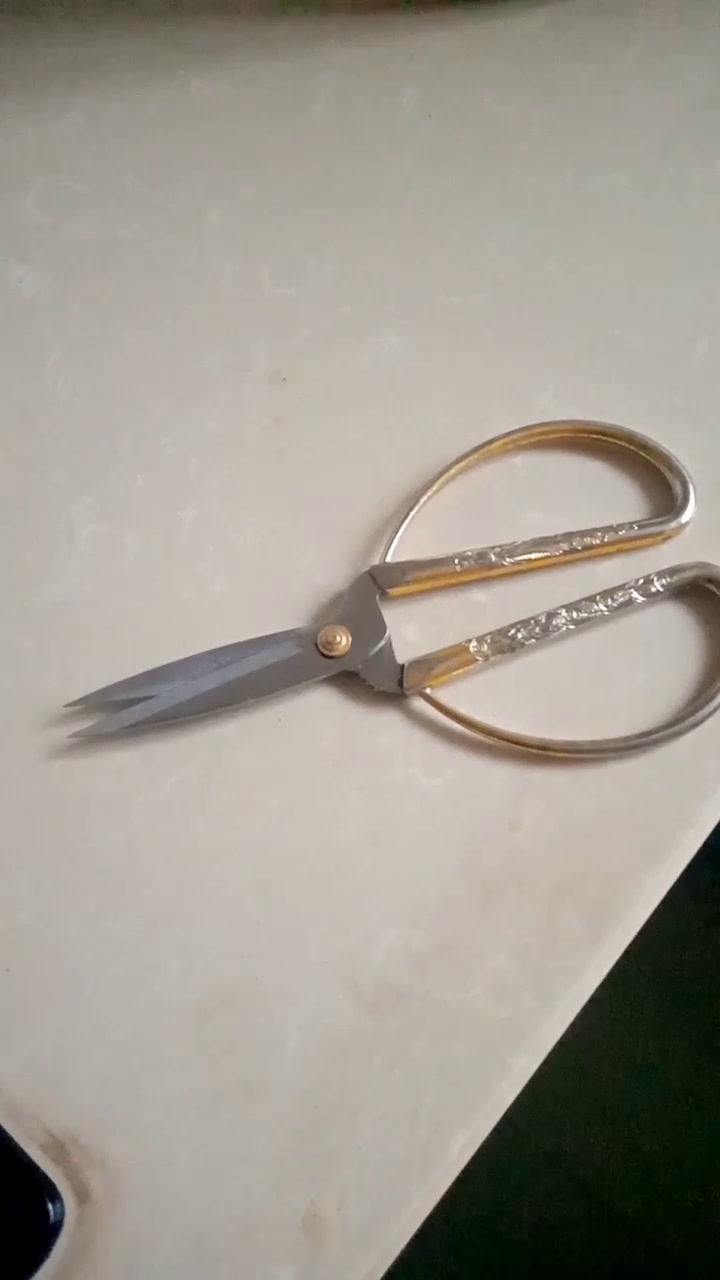 家里的剪刀剪东西非常不利索怎么弄?