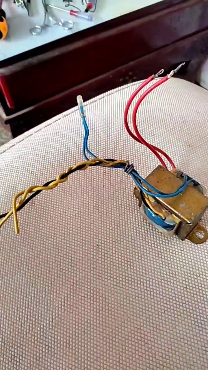 12v变压器,音响变压器 双黄线是正极输出吗?