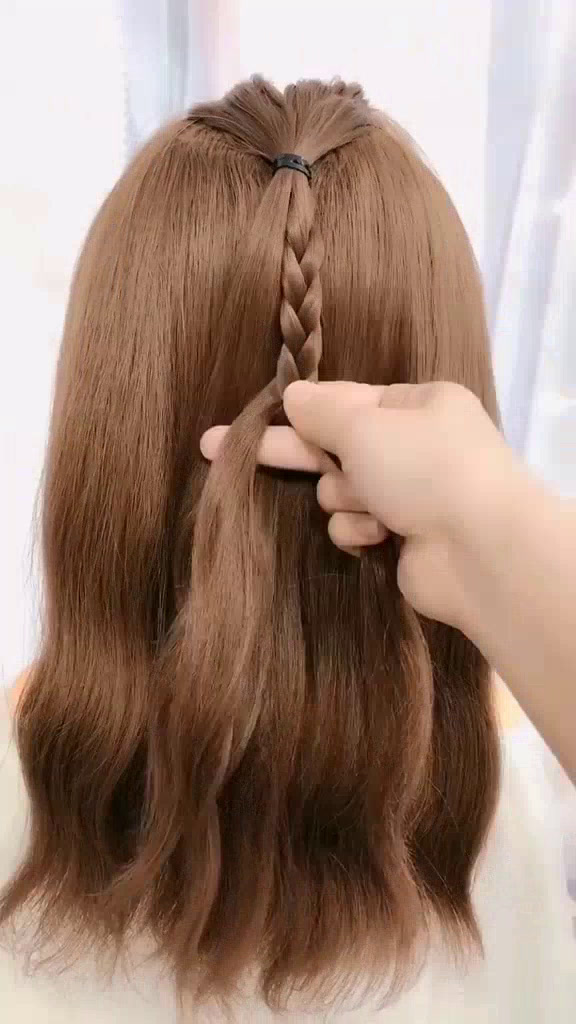 过肩头发简单编发 女生过肩的头发怎么弄好看