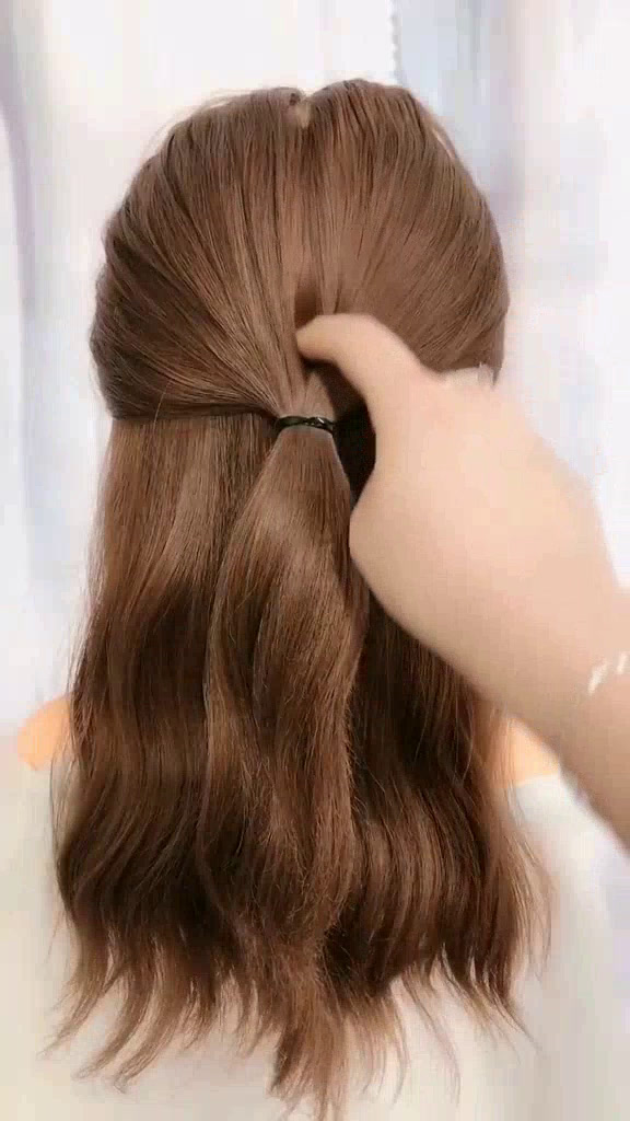 脸大头发少怎么扎好看 头发稀少如何编发