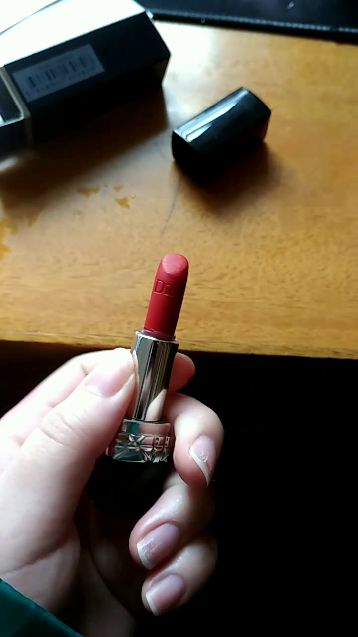 在淘宝小样专卖店买的迪奥999亚光小样是不是真的?