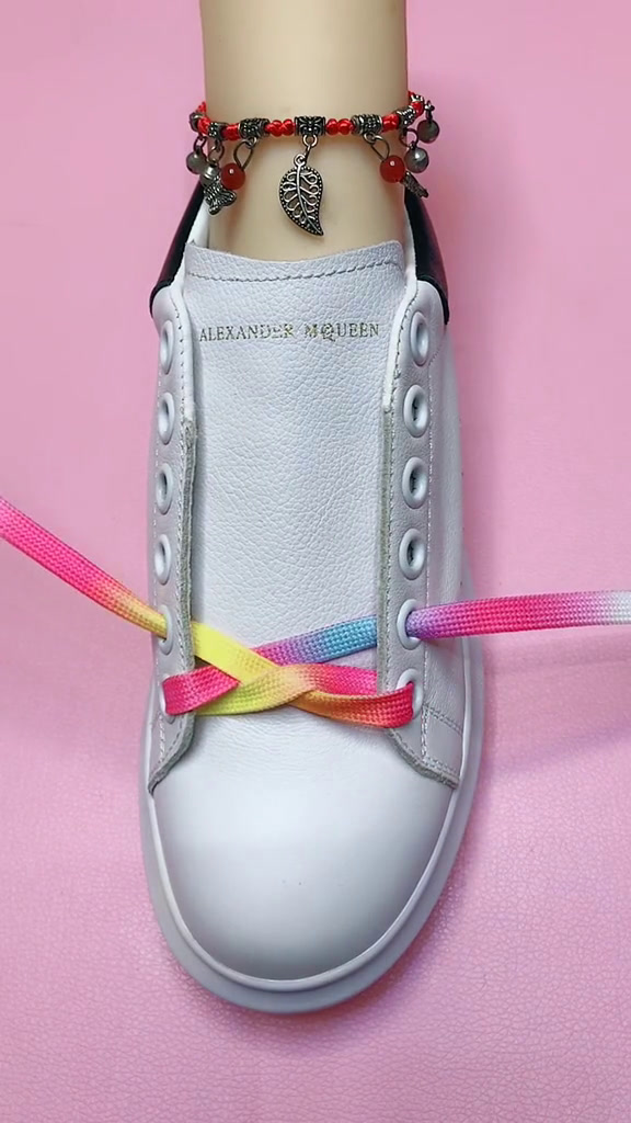 绑鞋带怎么把鞋带隐藏