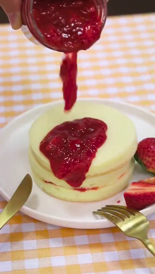 草莓酱跟什么甜点搭配呢?