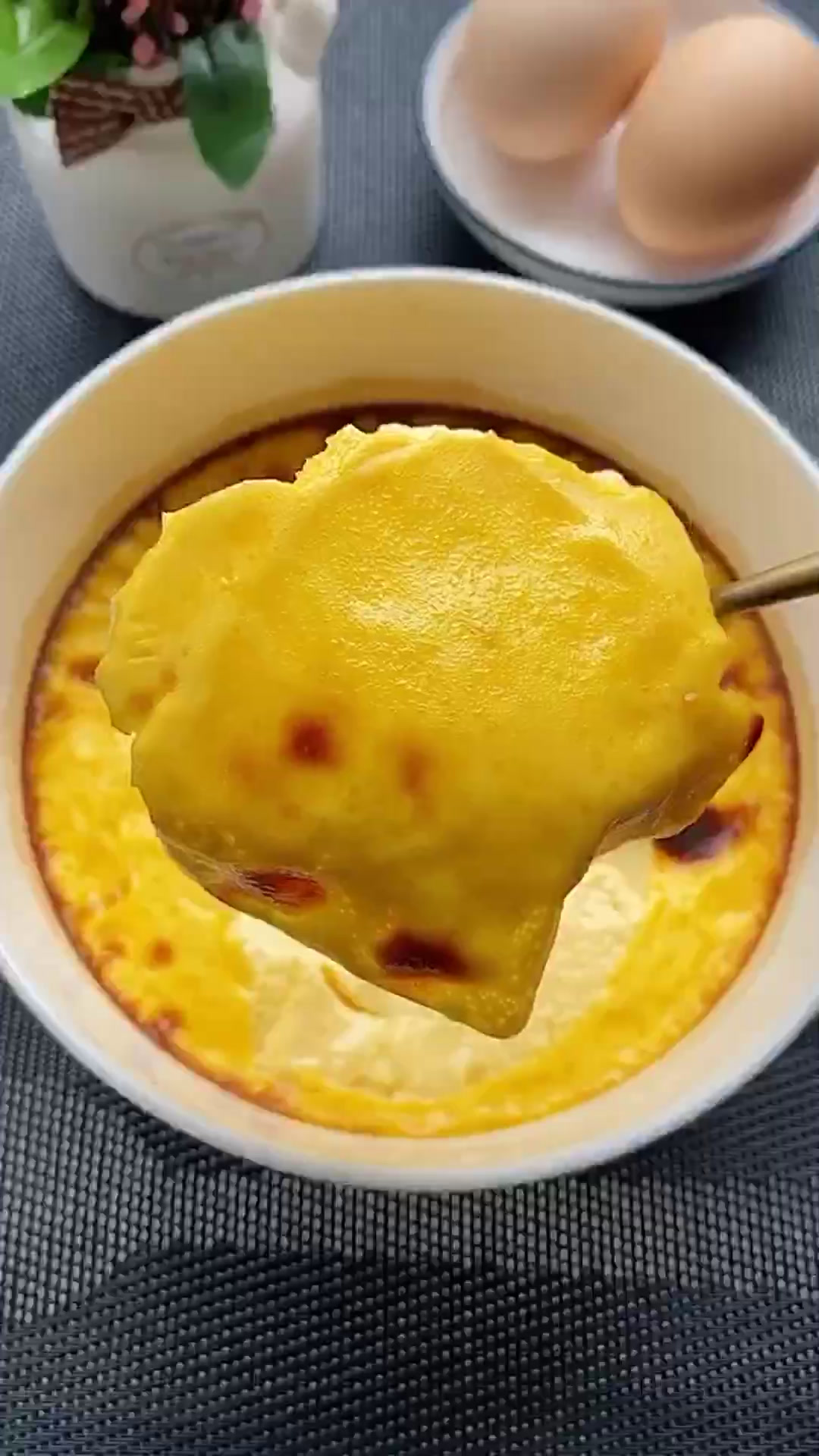 做菜用了蛋清,剩下的生蛋黄怎么处理