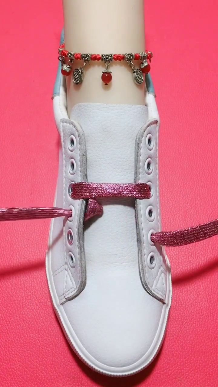 鞋子左右都3个孔,鞋带怎么系好看?