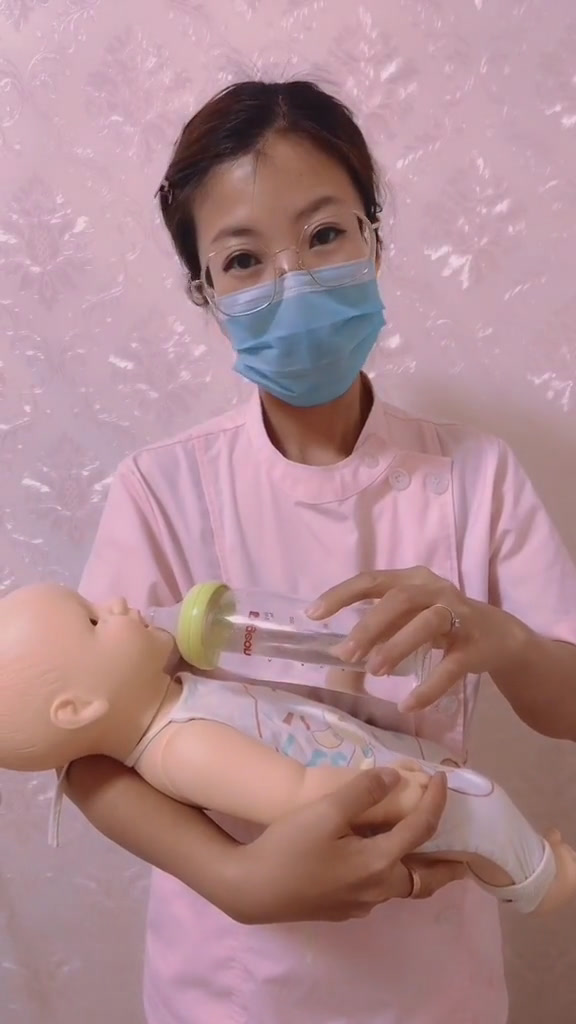 新生儿频繁吃奶的真相有哪些?