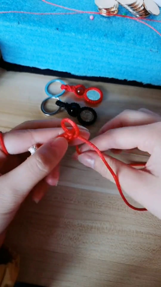 怎样用皮筋编手链图解法