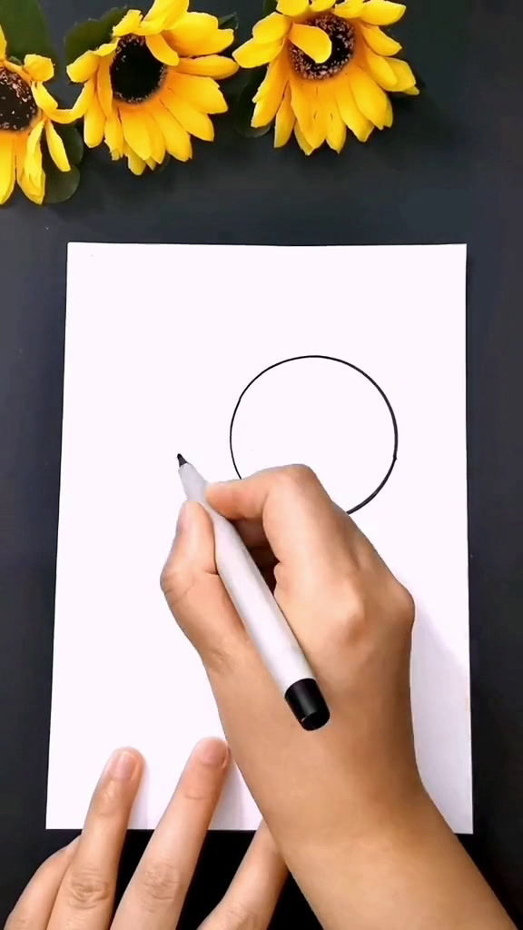 干泥蜂的简笔画?