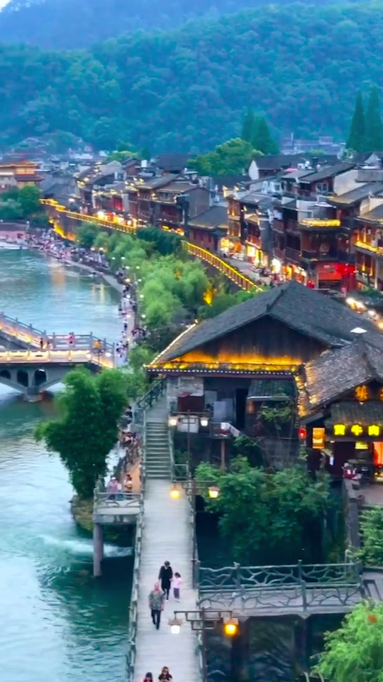 凤凰古城游玩,凤凰古城有什么值得去看的旅游景点?