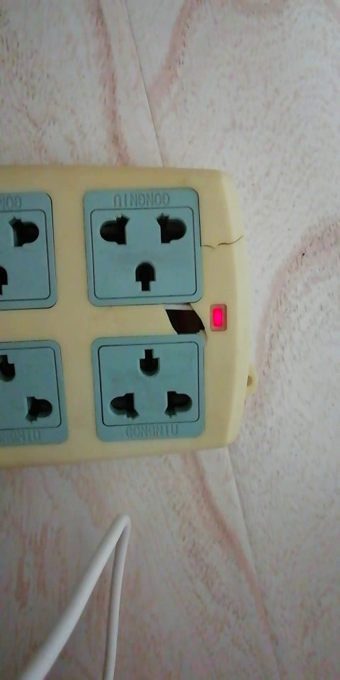 插座损坏外壳损坏还能否使用?