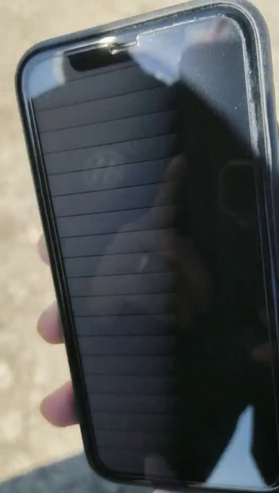 iphone xr 闪屏,黑白条?