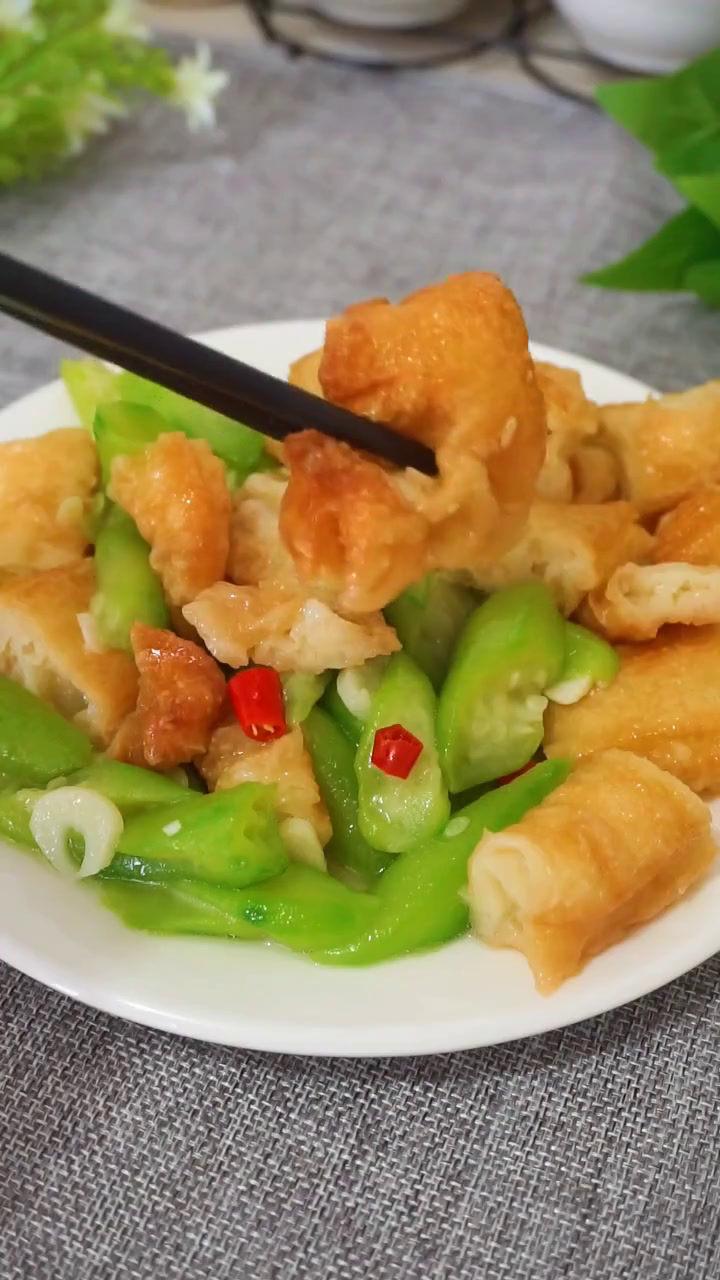 丝瓜炒油条怎么做?