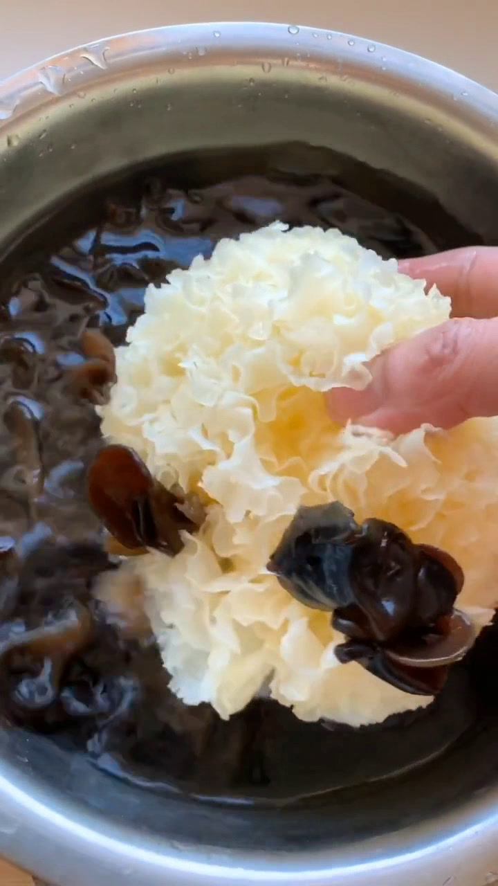 银耳和木耳能一起吃怎么做