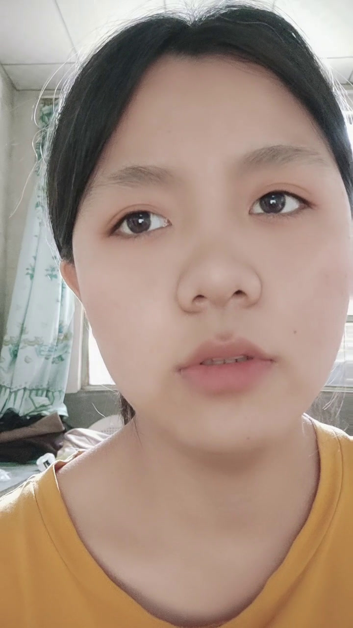 四世同堂冠招弟走路说话应该是什么样的?