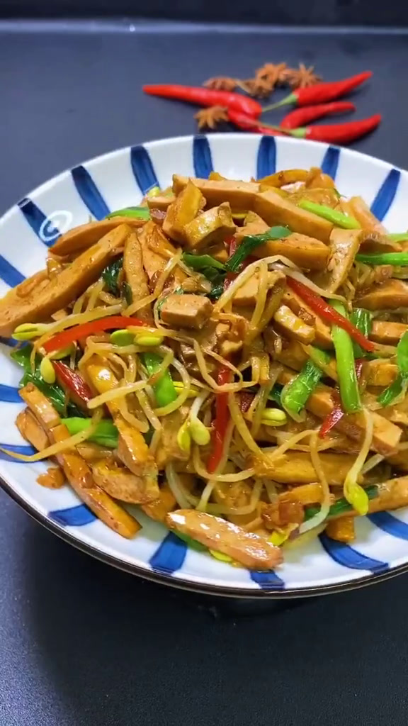 绿豆芽炒豆腐干 2.粉丝炒鸡蛋  帮忙啊!急!