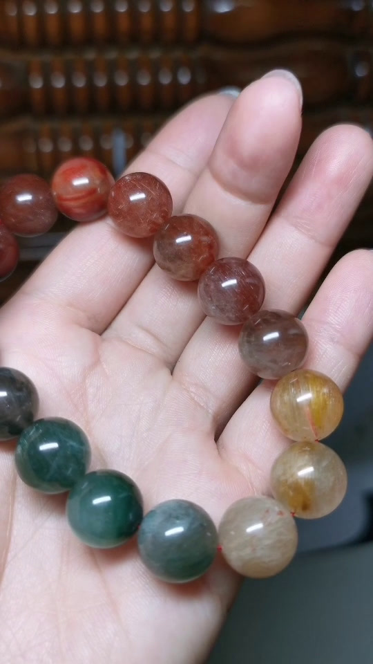 请问我这个多彩发晶是真的假的啊?谢谢