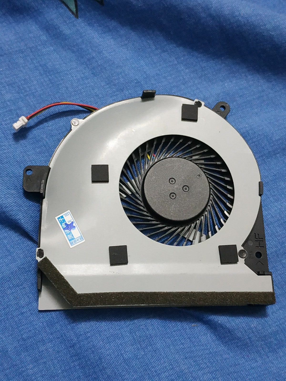 这种笔记本风扇该如何拆?