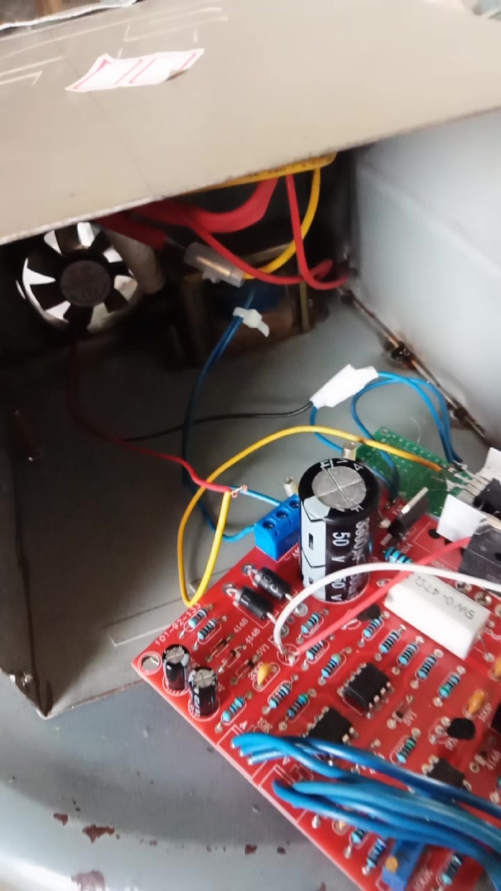这个输入12v 的交流电,那输出有多少v?
