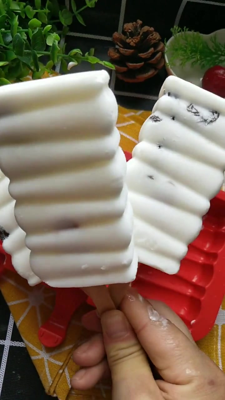 牛奶提子小冰棍怎么做