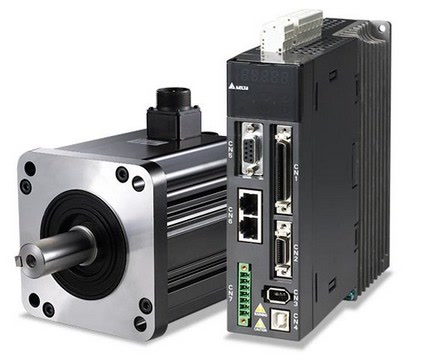 如何利用plc读取伺服电机的圈数?